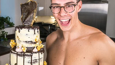 Смаколики для дівчат: голий кондитер розповідає, як готувати десерти