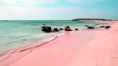 Рожевий, білий, зелений: 7 вражаючих пляжів з кольоровим піском