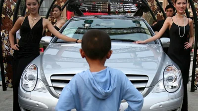 Красиво жити не заборониш: як виглядають будні багатих дітей Гонконгу