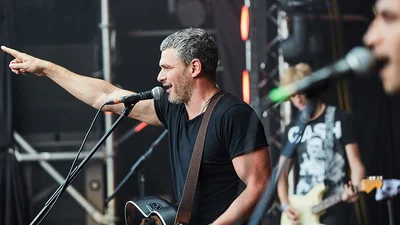 Прихильниця Арсена Мірзояна подарувала йому свою нижню білизну