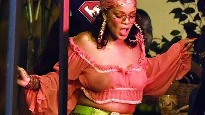 Безсоромна: Ріанна засвітила пірсинг в пікантному місці