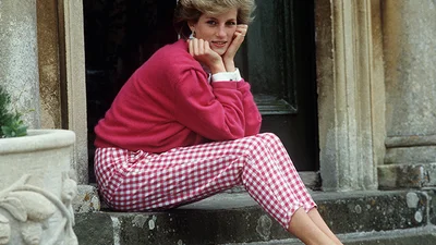 ЗМІ показали невідоме раніше фото принцеси Діани в купальнику