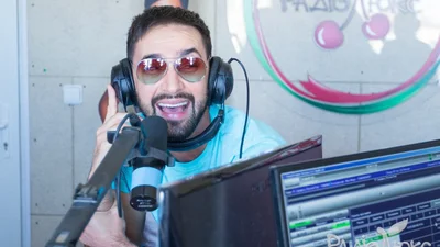 Віталій Козловський весело показав мавпу