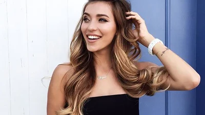 Зірковий стиль: модні образи іменинниці Регіни Тодоренко