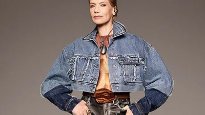 Вражаюча жінка: 78-річна легендарна модель відновила кар'єру