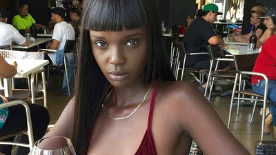 Неймовірно: цю чорношкіру красуню легко сплутати з лялькою