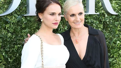 Наталі Портман, Кара Делевінь, Белла Хадід та інші зірки на виставці Dior в Парижі