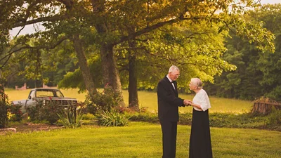 Справжнє кохання: пара відсвяткувала 65-річчя шлюбу зворушливою фотосесією