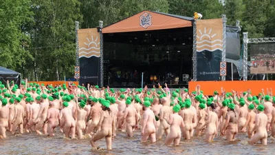 У Фінляндії майже 800 людей одночасно скупались голяка