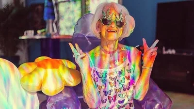 88-летний блогер Бадди Винкль потресла мир мегаяркими нарядами