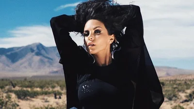 Малышка на миллион: Настя Каменских демонстрирует сочную фигуру в купальниках