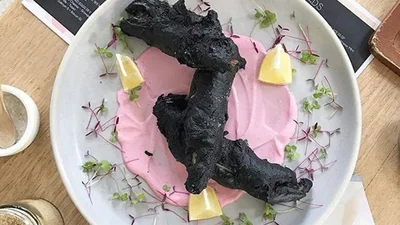 Мир сошел с ума и увлекается едой, похожей на какашки