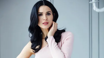 Яскраві наряди Маші Єфросиніної в Греції - мрія кожної жінки