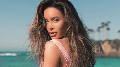 Ця дівчина на 6-му місяці вагітності, але її живіт вас шокує