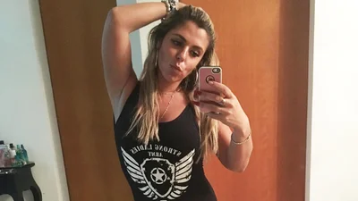 Секси-бразильянка работает полицейским, а мужчины только и мечтают, чтобы она их наказала