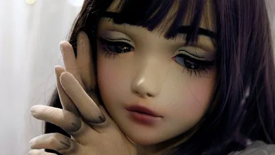 Японцы разработали реалистичный костюм куклы - он напугает и очарует одновременно