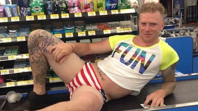 Как на праздник: придурковатые наряды людей, которые просто пошли за покупками