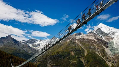 Захватывающее: самый длинный в мире подвесной мост, с которого не хочется смотреть вниз
