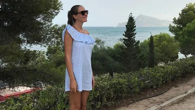 Катя Осадчая в обольстительном бикини отдыхает в солнечной Испании