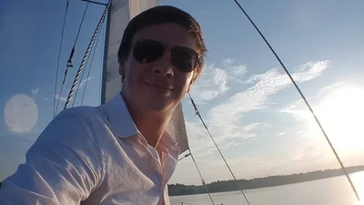 Дмитрий Комаров показал своих родных во время отдыха на яхте