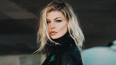 Скандальна Фергі повністю оголилась заради піару нової пісні