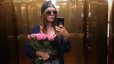 Слава Камінська влаштувала прибирання вдома в сексуальній білизні