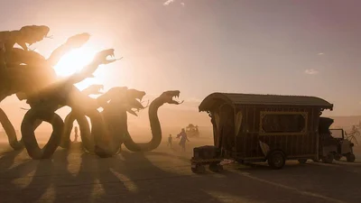 Пыль, голые тела и современное искусство: крутые фото с фестиваля Burning Man 2017