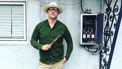 Потап показал архивное фото, на котором видно его поразительное сходство с сыном