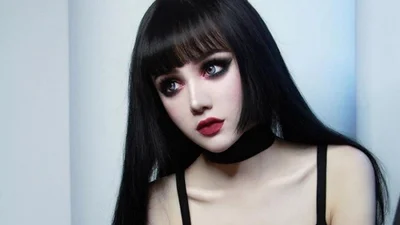 Уникальная девушка, похожая на куклу, стала новой звездой сети