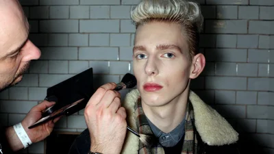 Топ-5 мужчин, которые красятся лучше женщин