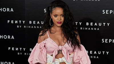 Сексуальная Рианна надела фантастический наряд от украинского дизайнера