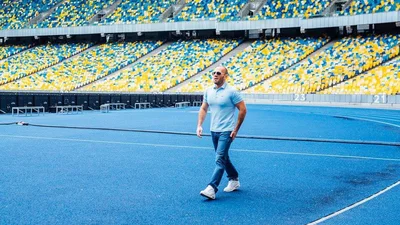 Відомий актор Голлівуду Джейсон Стетхем рекламує НСК «Олімпійський»
