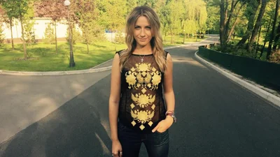 Сексуальна телеведуча Леся Нікітюк висміяла дівчачі селфі у ванній