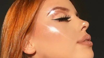 Лицо, которое может ослепить из-за избытка хайлайтера - новый странный тренд