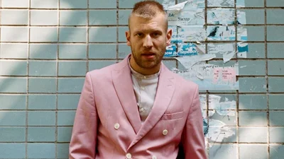 Іван Дорн зізнався, що в дитинстві мама змушувала його одягати жіночі речі