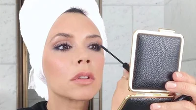 Мастер-класс: Виктория Бекхэм раскрыла секреты своего безупречного макияжа