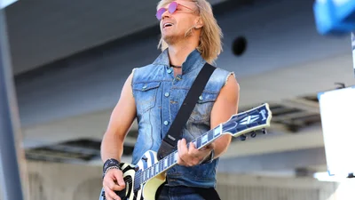 Олег Винник кардинально змінив образ на зйомках нового кліпу (фото)