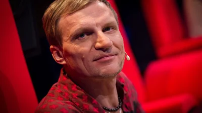 Олег Скрипка в образе Курта Кобейна презентовал клип «Несе Галя воду»