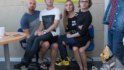 Bro поют "Ой, чий то кінь стоїть" под мелодию из песни Backstreet Boys