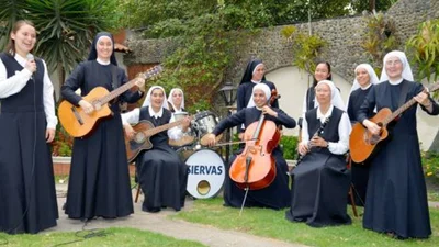 11 монахинь покоряют рок-индустрию и едут в мировое турне