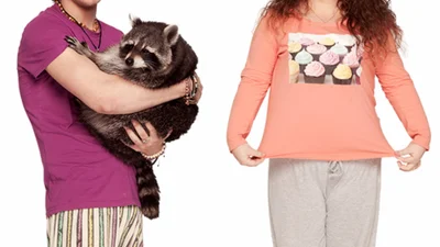 Відео дня: актори серіаліті Київ день та вночі зняли кліп в периферії