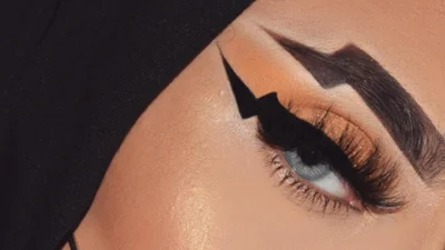 Стрелки для глаз в виде молний - новый тренд, который никто не захочет повторять