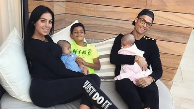 Роналду назвав ім'я майбутньої дитини, Кошовий повінчався з дружиною та інше про вихідні