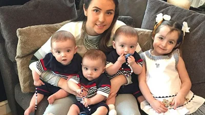 Такие милые: тройняшки, которых различает только мама