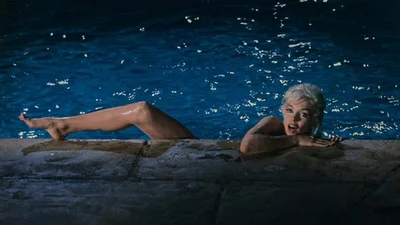 Оголена і мокра: опублікували невідомі раніше фото Мерілін Монро