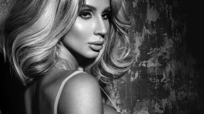 Мизинец Лободы: полонники высмеяли звезду в прозрачном платье