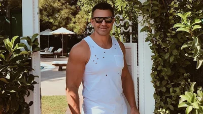 Креативный и веселый: Николай Тищенко показал эволюцию своих костюмов на Хэллоуин