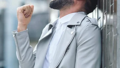 Голий Козловський показав, як заліковує рани після розриву з нареченою