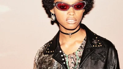 Перукарі не можуть впоратися з волоссям цієї моделі