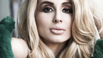 Лобода похвалилася стрункими ногами у короткій сукні